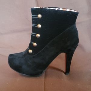 Cape myrtle black suede booties sz 38 (6)